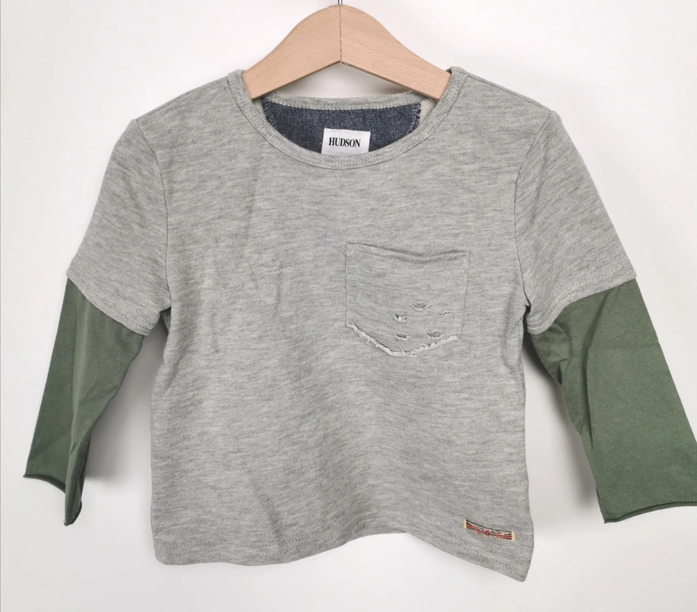 BOY SIZE 3 YEARS - HUDSON, Raglan Distressed Sweater EUC B33 