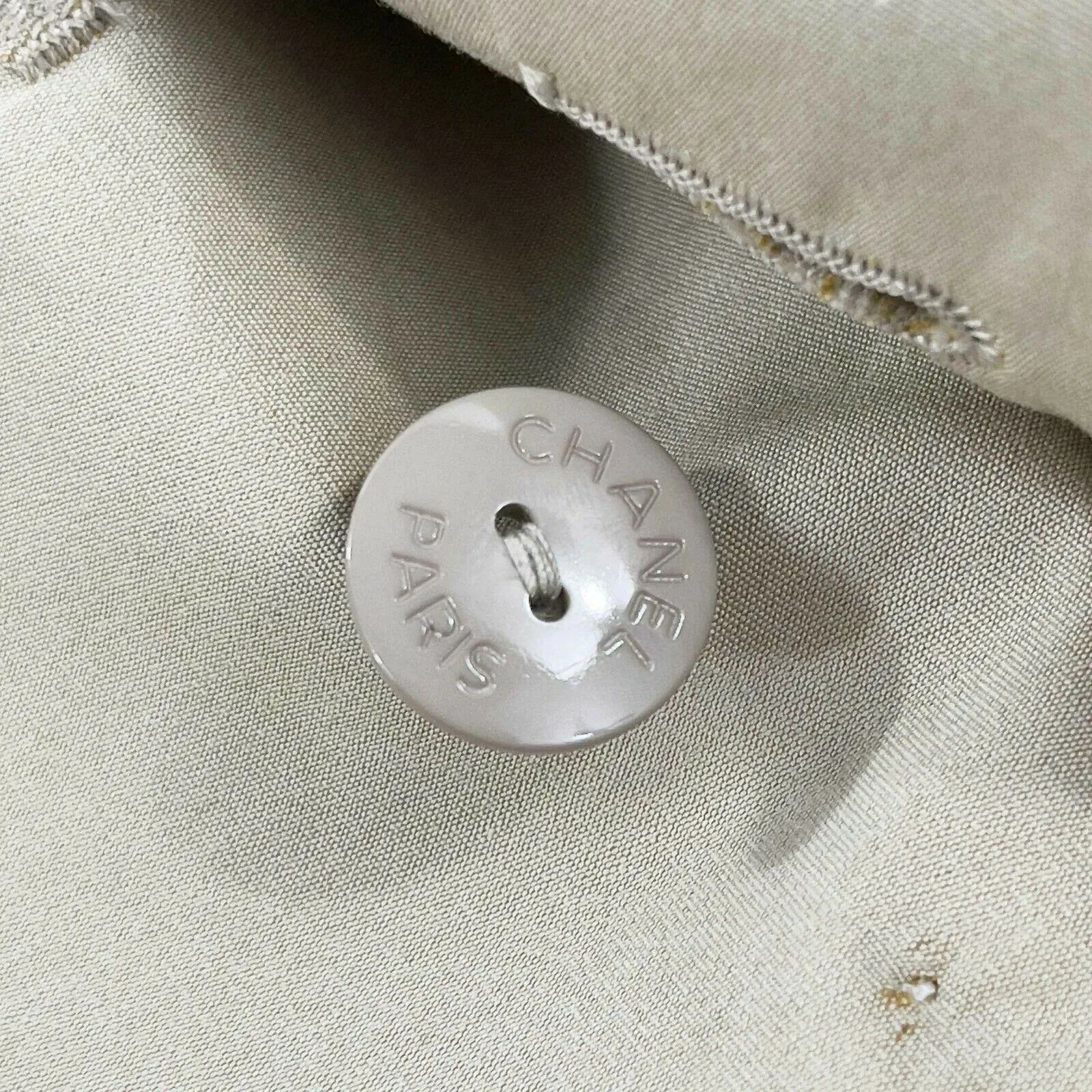 CHANEL - 10P Trench Coat Spring 2010 - Beige Silk Blend - 4 Pockets - 40 US 8
