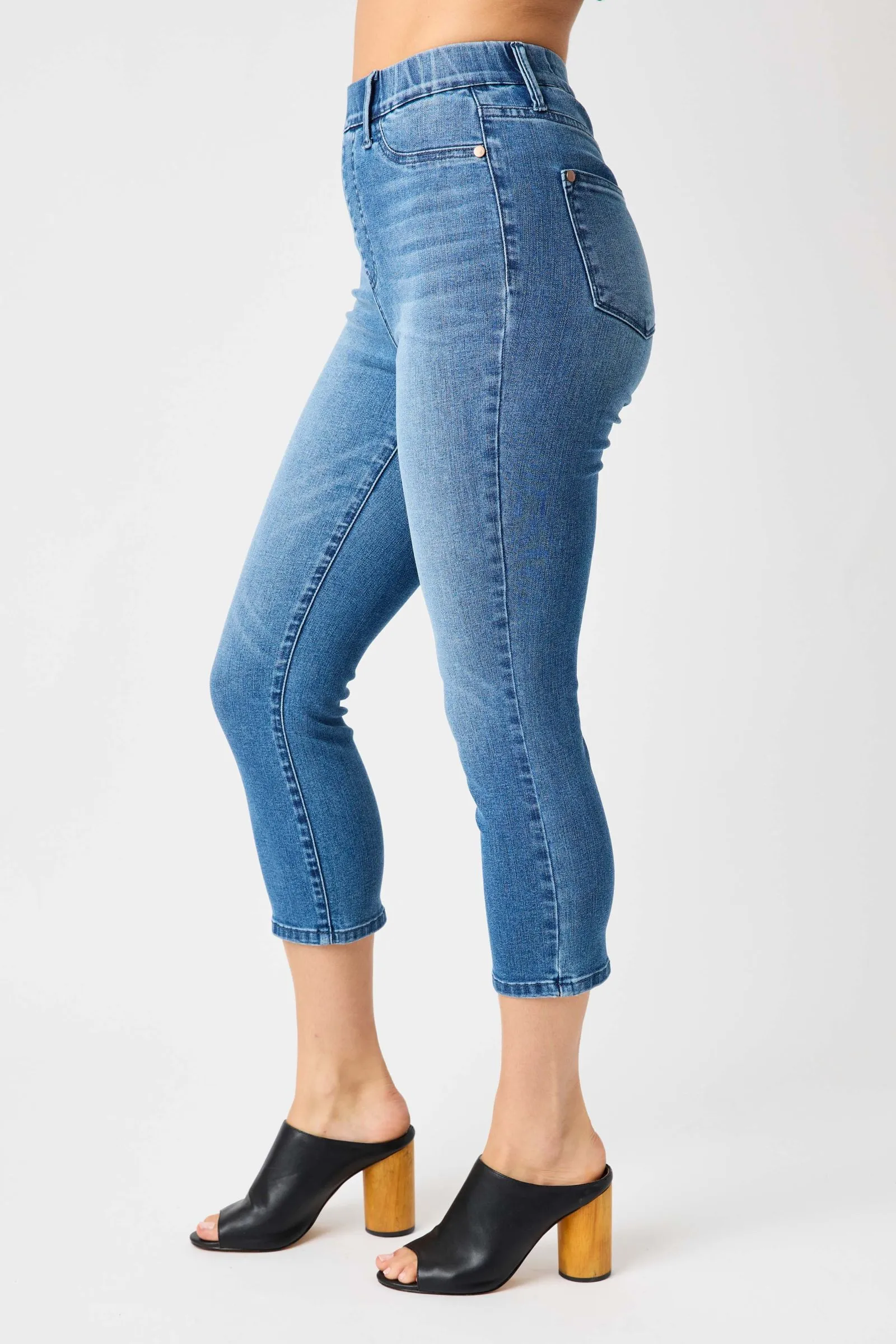 Judy Blue || Kennedy High Waist Cool Denim Pull-On Denim Capri