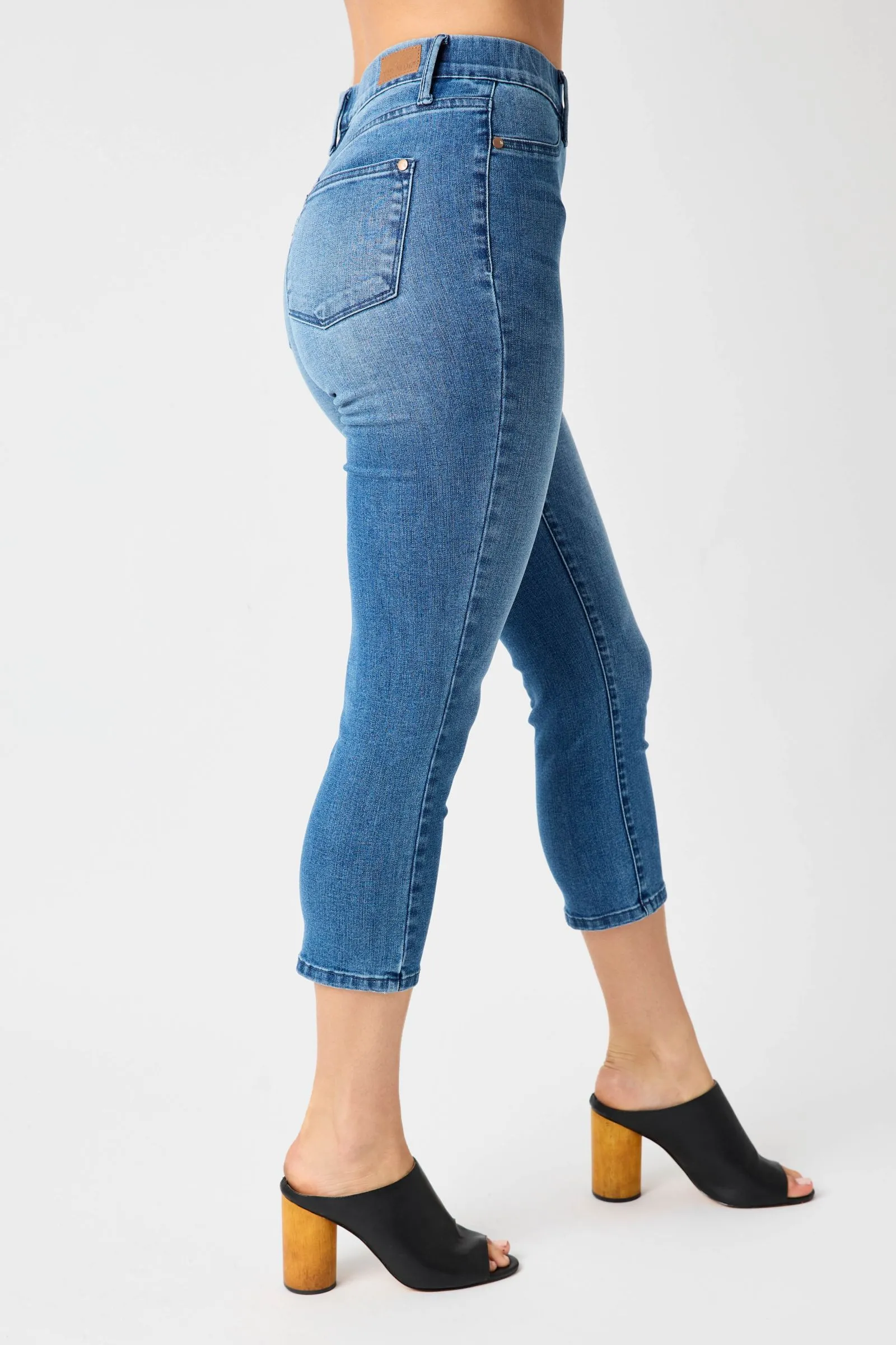 Judy Blue || Kennedy High Waist Cool Denim Pull-On Denim Capri