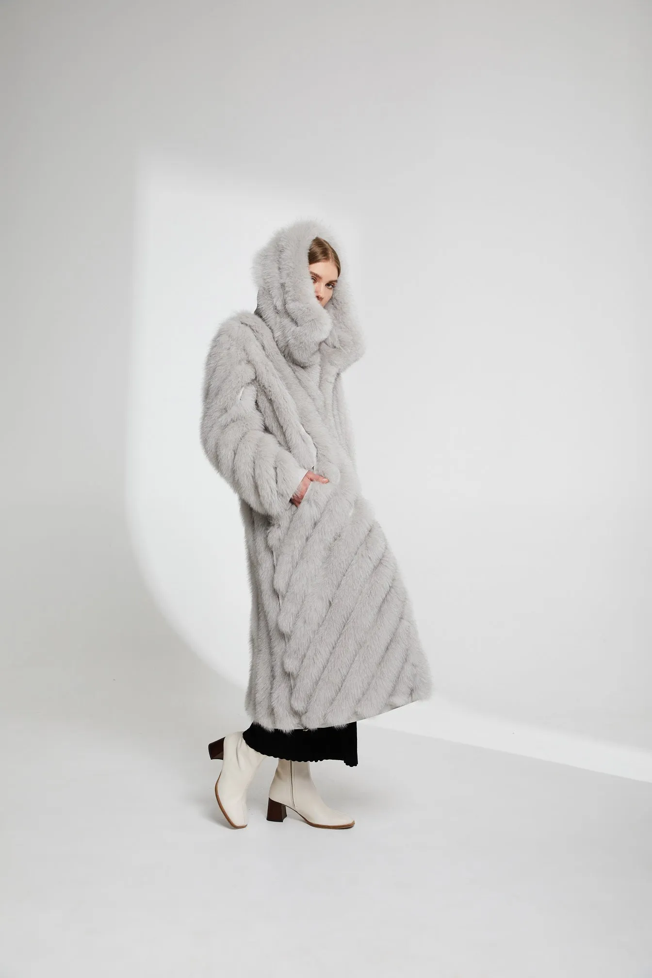 LONG REVERSIBLE FUR COAT WITH LARGE COLLAR