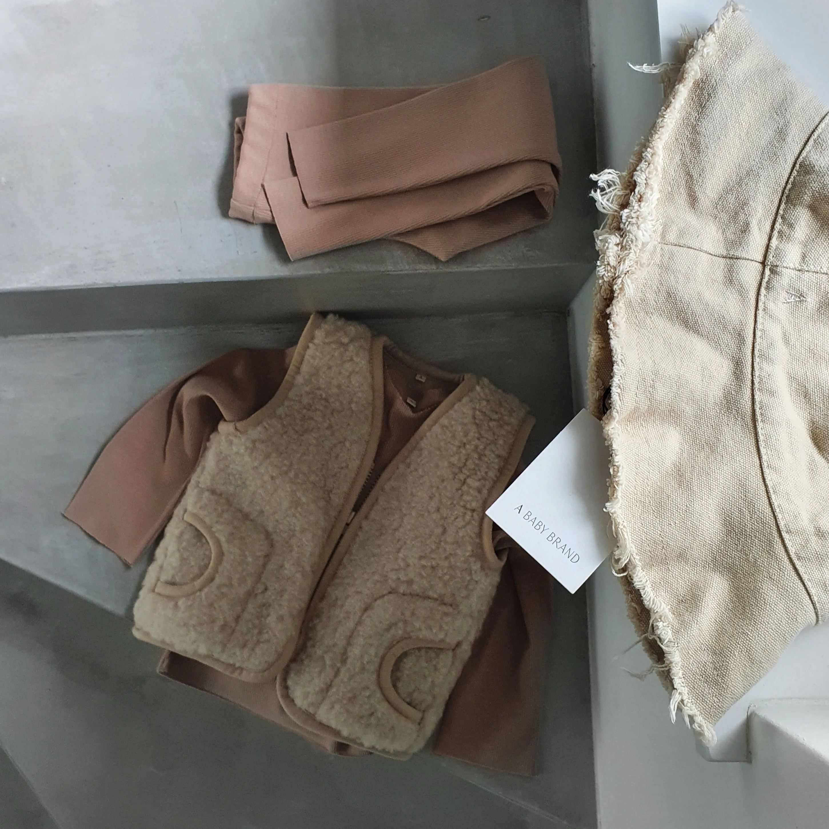 MAMA Clara 100% Wool Vest (Latte)