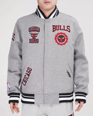 PRO STANDARD CHICAGO BULLS CREST EMBLEM RIB WOOL VARSITY JACKET (HEATHER GRAY/RED)
