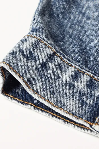 Short denim long-sleeved jacket