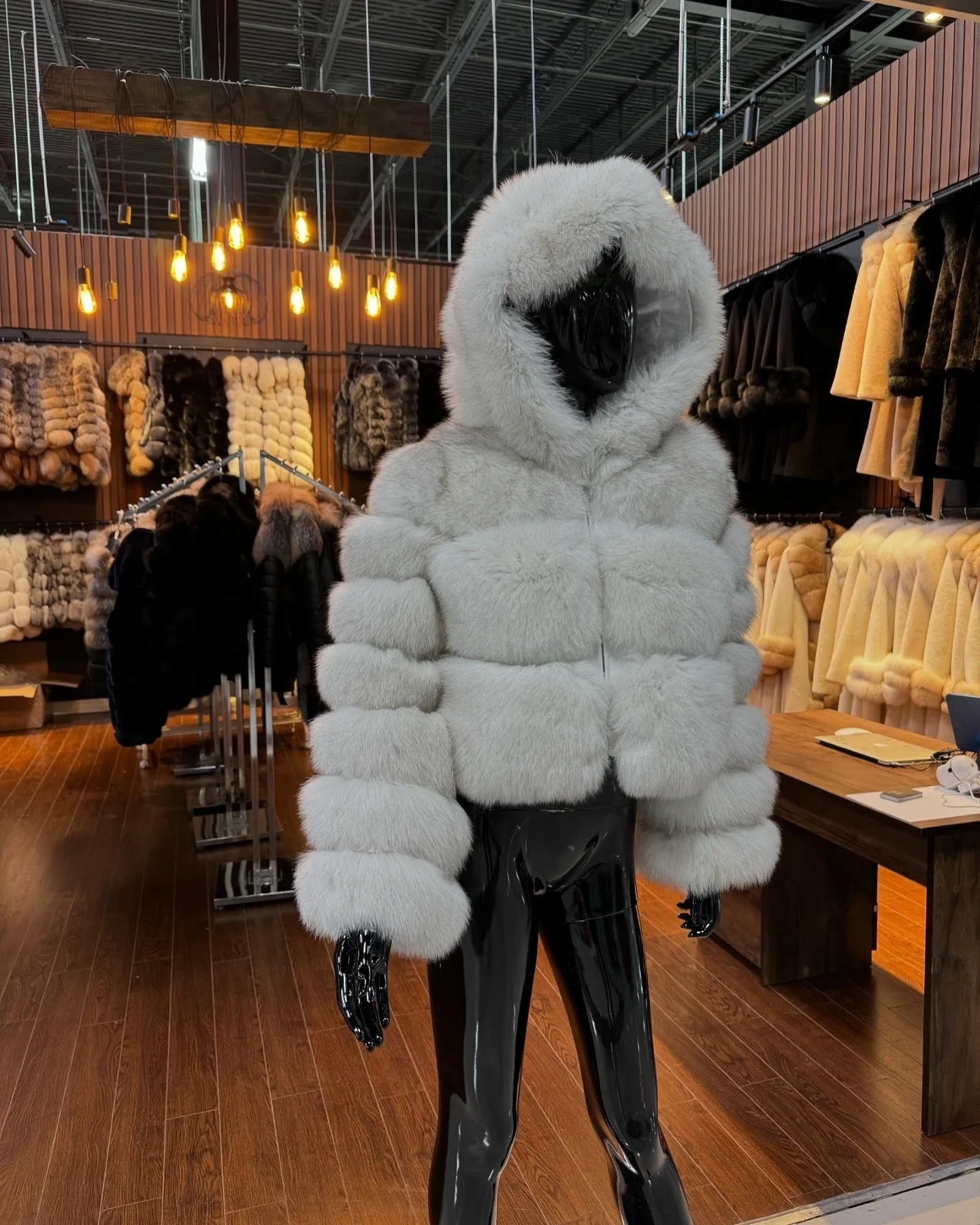 WHITE FOX FUR JACKET WITH HOODON